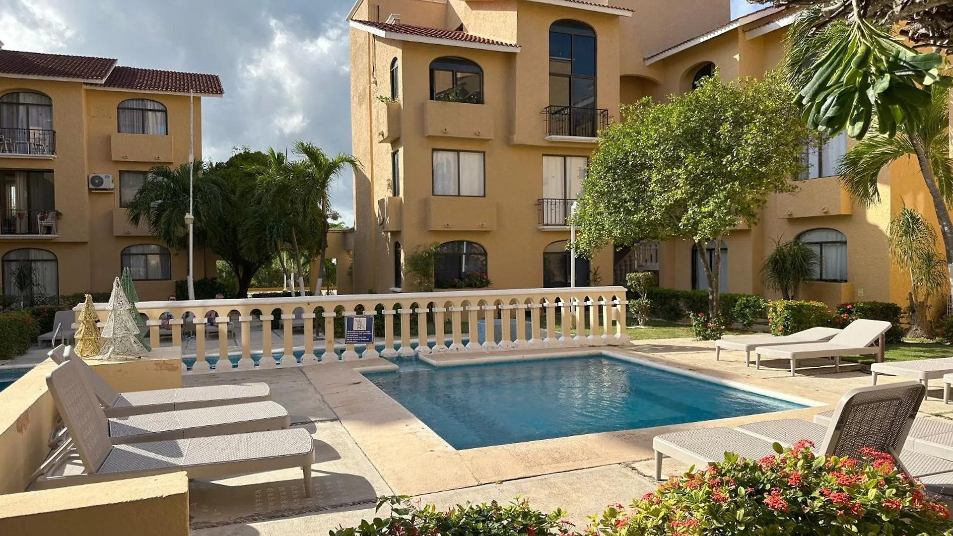 Condominiums By The Sea Cancun