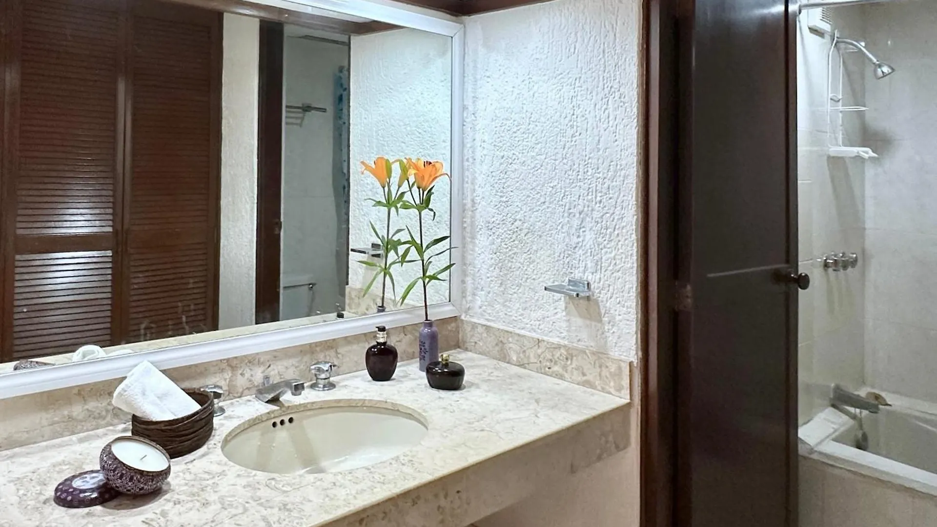 Condominiums By The Sea Cancun